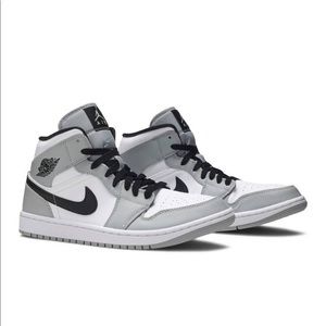 Air Jordan 1 Mid ‘Smoke Grey’